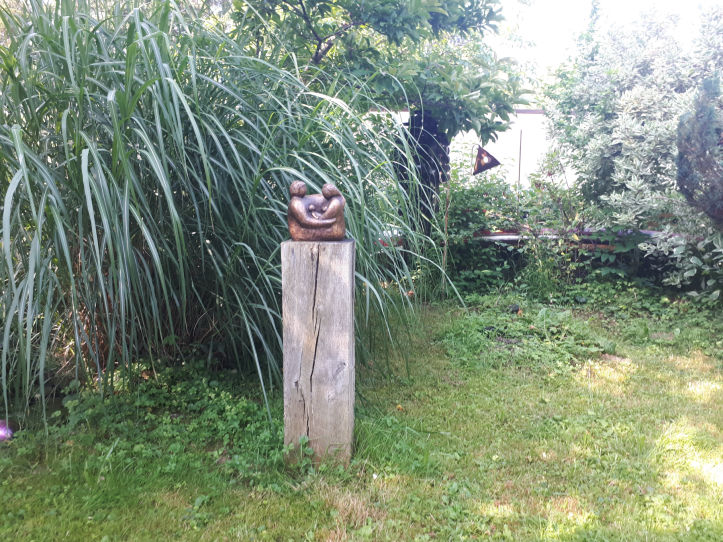 Bronzeskulptur im Garten